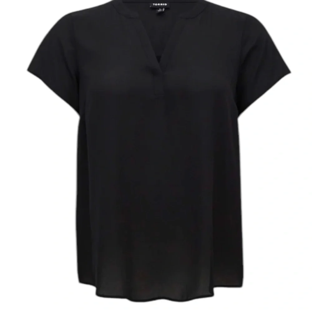 **SOLD**NWT 💕 Torrid Plus Short Sleeve Georgette Flutter Sleeve Pullover Blouse - Picture 5 of 6